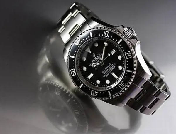 劳力士表进水了维修多少钱